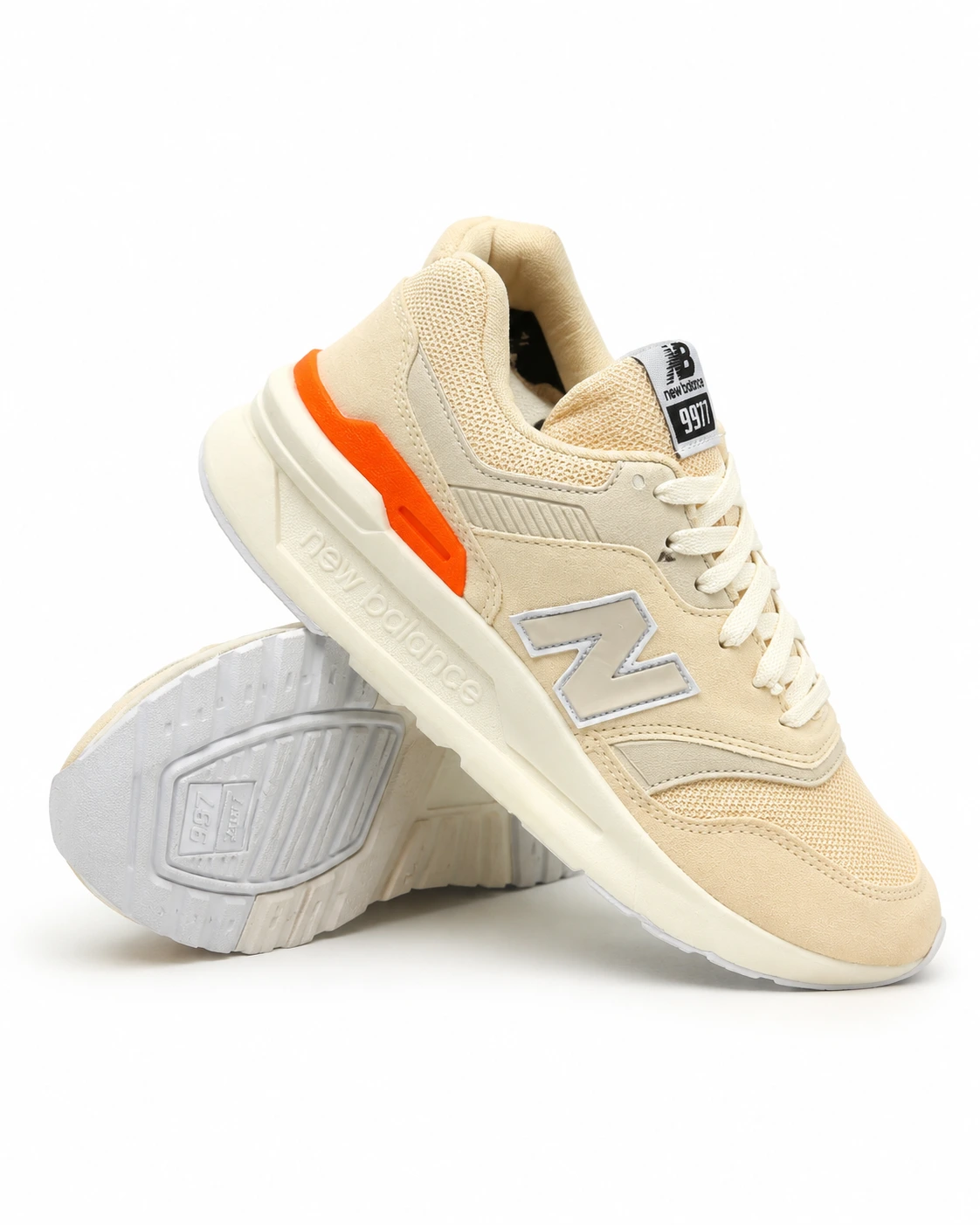 Tênis New Balance — BEGE